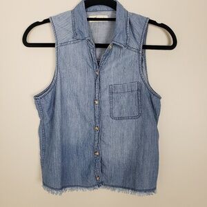Hollister chambray button-up sleeveless top H10